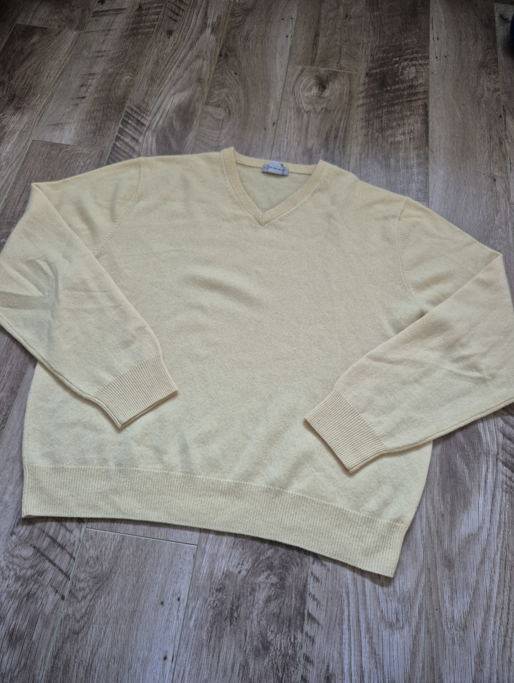 Oliver Perry Women's Quiet Luxury Old Money Yellow Cashmere VNeck Sweater Size L - Picture 2 of 4